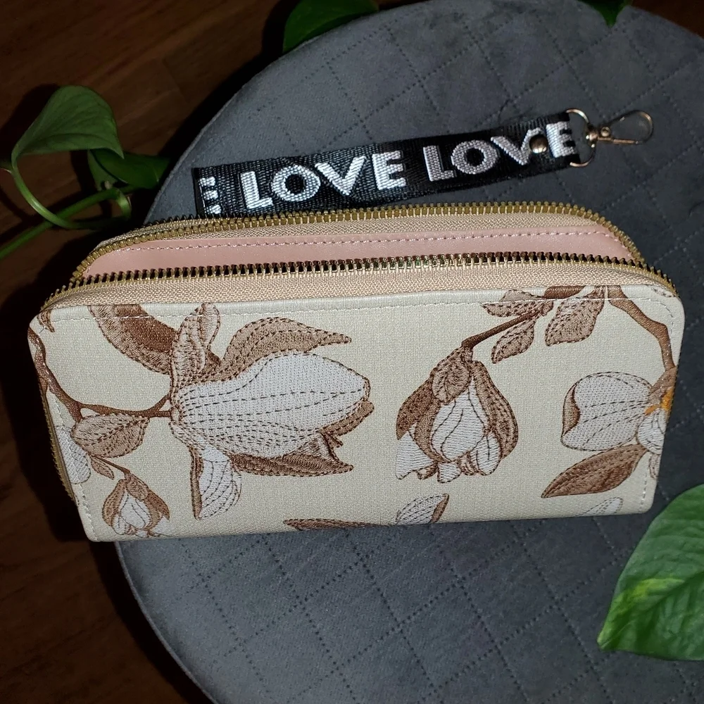 Faux Embroidered Flower Wallet 🌼 🌸 Tan Color